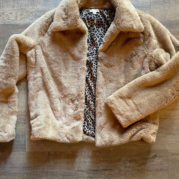Tan EXTRA Fuzzy Jacket - Picture 4 of 7